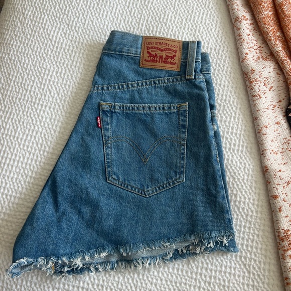 LEVIS HIGH WAISTED DENIM MOM SHORT - Picture 2 of 5